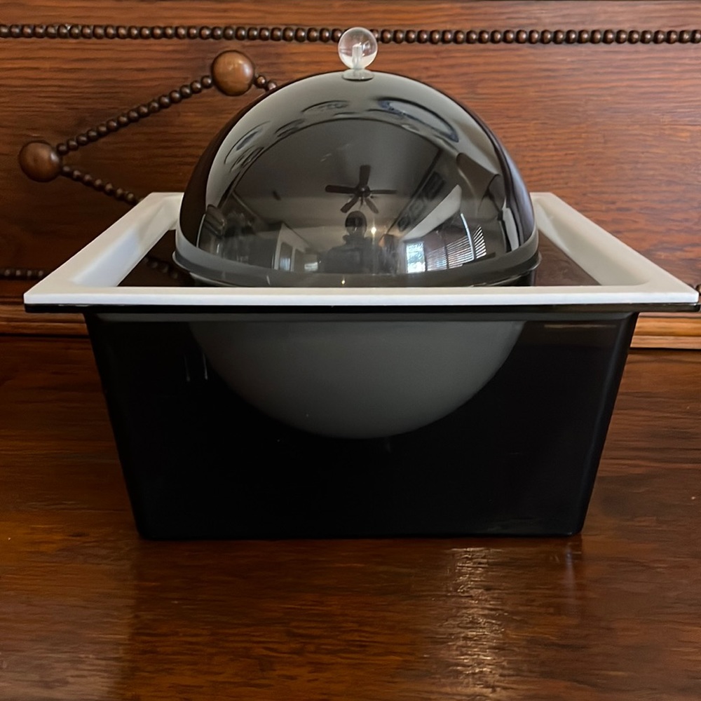 Vintage Mod Design Chilled Salad Bowl with Lid and Ice Reservoir